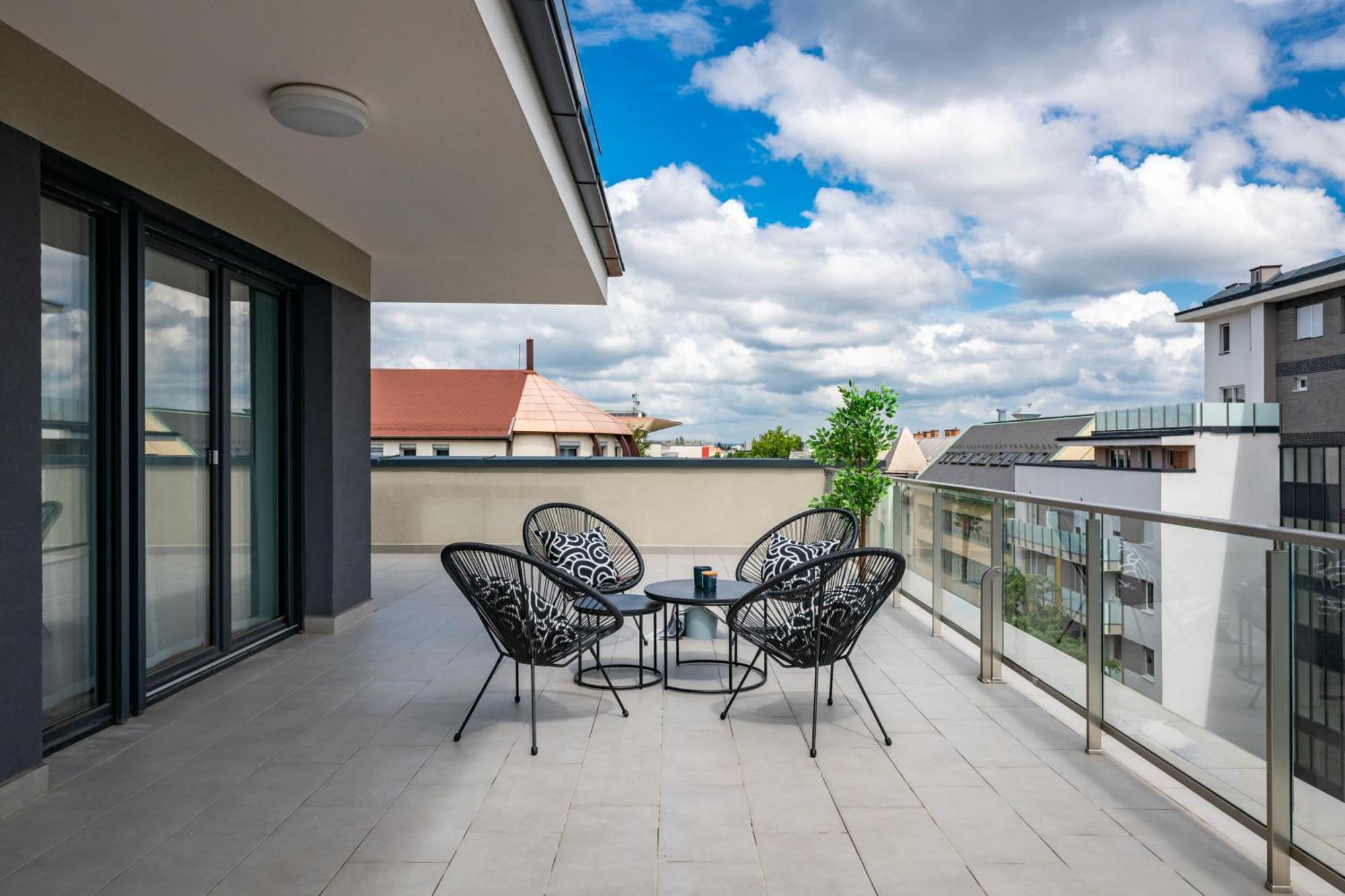 Westside Garden Apartments By Urbanrent Budapest Extérieur photo